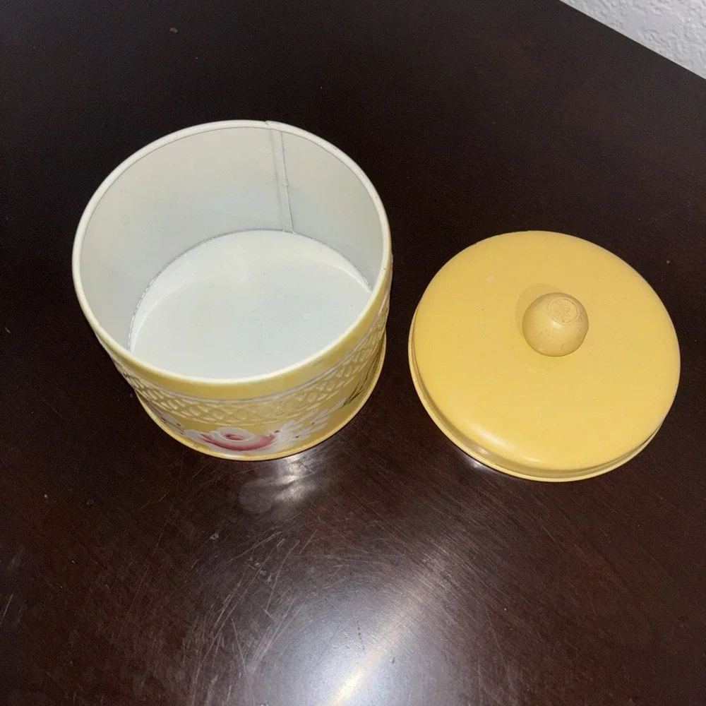 VTG Buttery Yellow Powder Box Tin Feminine Shabby Granny Cottage Dresser Table